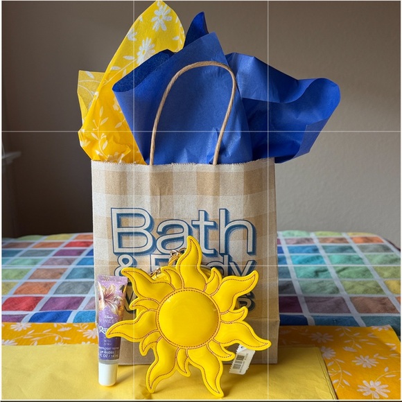 🌻👸🌻 BATH AND BODY WORKS RAPUNZEL SUN COIN PURSE & LIP GLOSS 🌻👸🌻 NWT 🌻👸🌻 - Picture 12 of 16